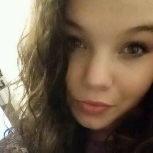 Meet your Posher, Elaina